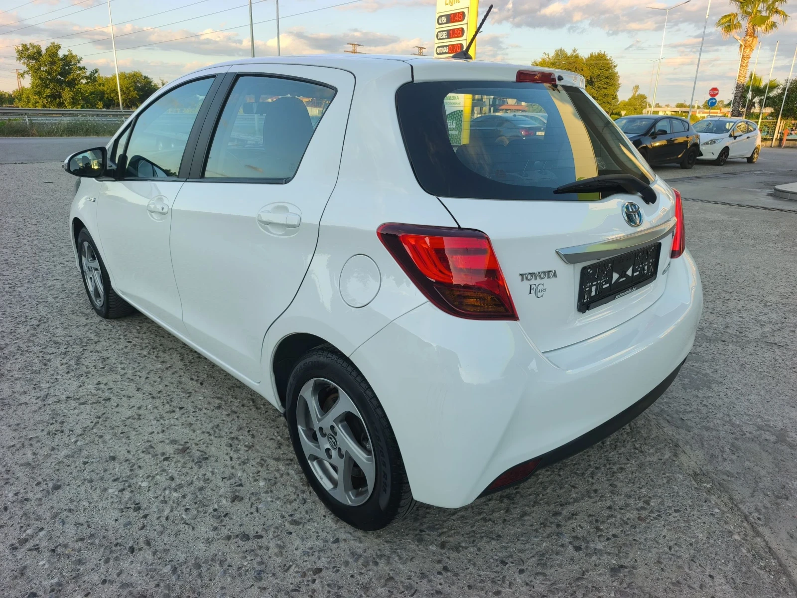 Toyota Yaris 1.5HYBRID 99х км FULL SERVICE IN TOYOTA , снимка 5 - Автомобили и джипове - 55287253