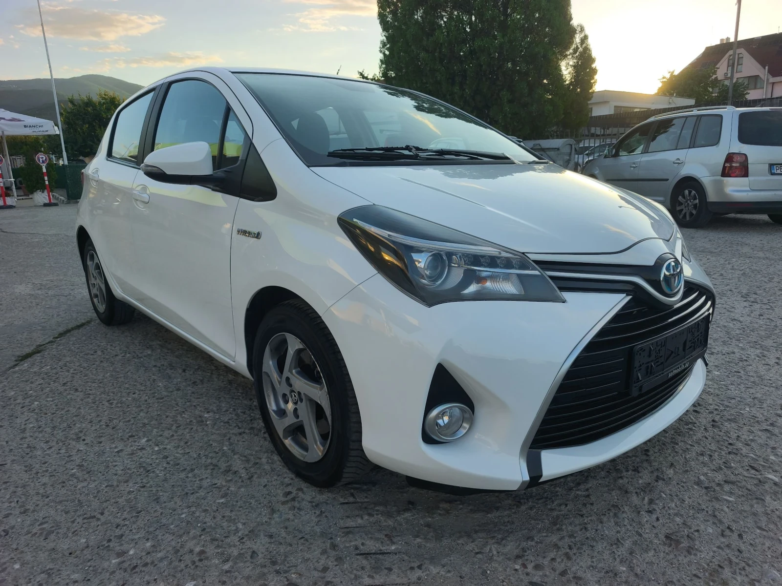 Toyota Yaris 1.5HYBRID 99х км FULL SERVICE IN TOYOTA , снимка 3 - Автомобили и джипове - 55287253