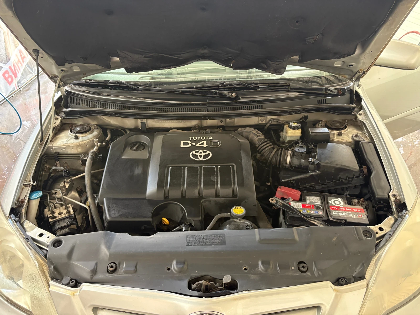 Toyota Corolla D-4D, снимка 15 - Автомобили и джипове - 55416435