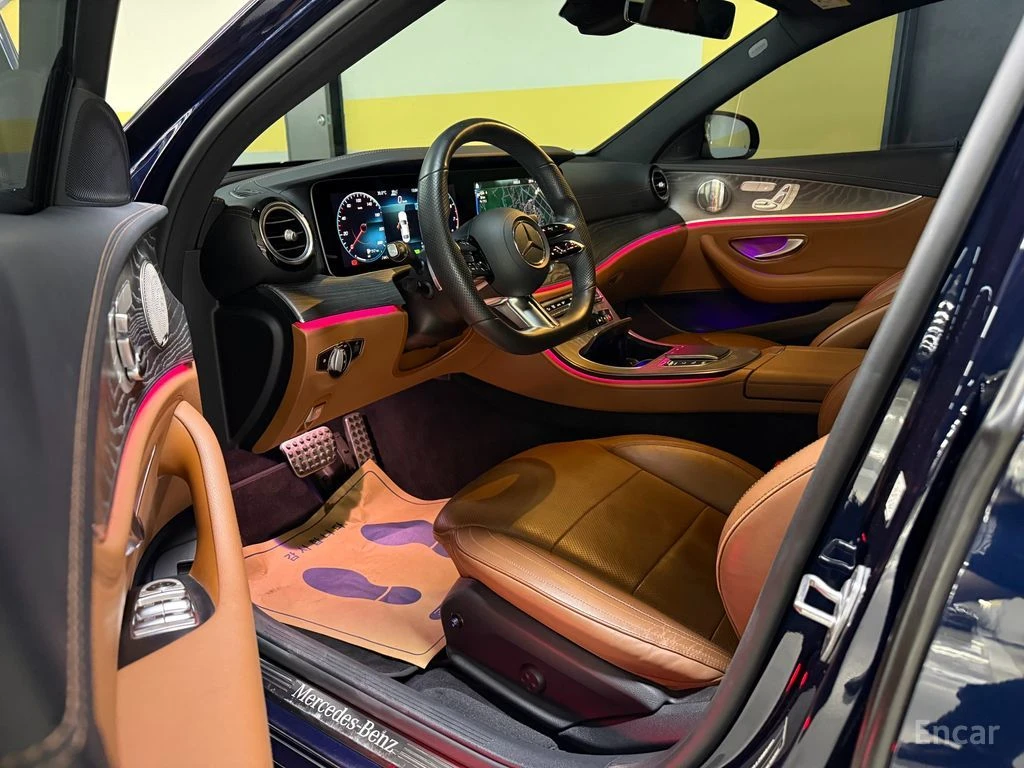 Mercedes-Benz E 350 AMG* LINE* 4MATIC* BURMESTER* ХЕДЪП* 360КАМЕРА* LA, снимка 14 - Автомобили и джипове - 55901538
