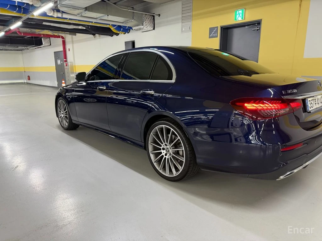 Mercedes-Benz E 350 AMG* LINE* 4MATIC* BURMESTER* ХЕДЪП* 360КАМЕРА* LA, снимка 4 - Автомобили и джипове - 55901538