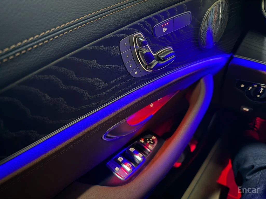 Mercedes-Benz E 350 AMG* LINE* 4MATIC* BURMESTER* ХЕДЪП* 360КАМЕРА* LA, снимка 6 - Автомобили и джипове - 55901538