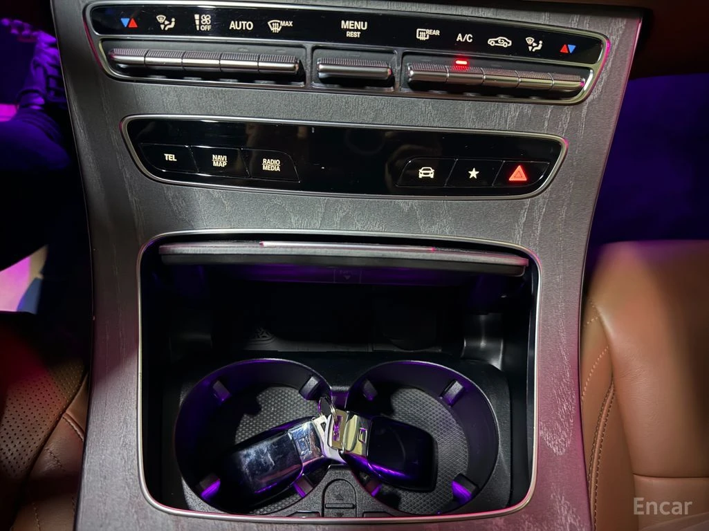 Mercedes-Benz E 350 AMG* LINE* 4MATIC* BURMESTER* ХЕДЪП* 360КАМЕРА* LA, снимка 10 - Автомобили и джипове - 55901538