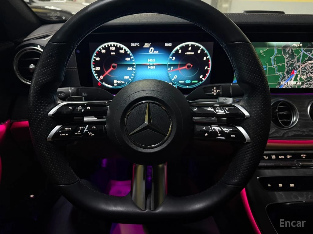 Mercedes-Benz E 350 AMG* LINE* 4MATIC* BURMESTER* ХЕДЪП* 360КАМЕРА* LA, снимка 8 - Автомобили и джипове - 55901538