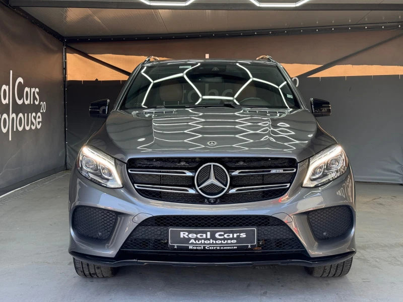 Mercedes-Benz GLE 43 AMG 4M* PANORAMA* 360 CAMERA* KEYLESS* HARMAN KARDON, снимка 2 - Автомобили и джипове - 46556500