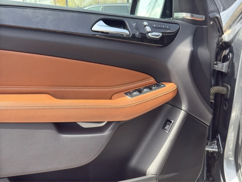 Mercedes-Benz GLE 43 AMG 4M* ЛИЗИНГ* 360 CAMERA* KEYLESS* HARMAN KARDON, снимка 7 - Автомобили и джипове - 50190030