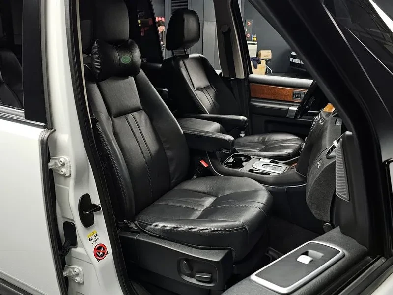 Land Rover Discovery 3.0 Sdv6 Se, снимка 10 - Автомобили и джипове - 56000674
