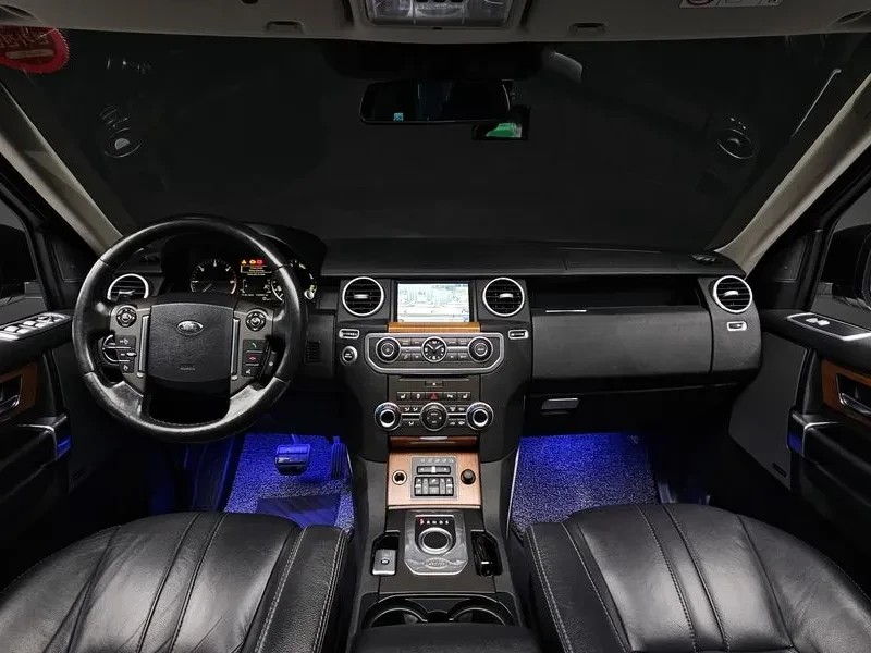 Land Rover Discovery 3.0 Sdv6 Se, снимка 7 - Автомобили и джипове - 56000674