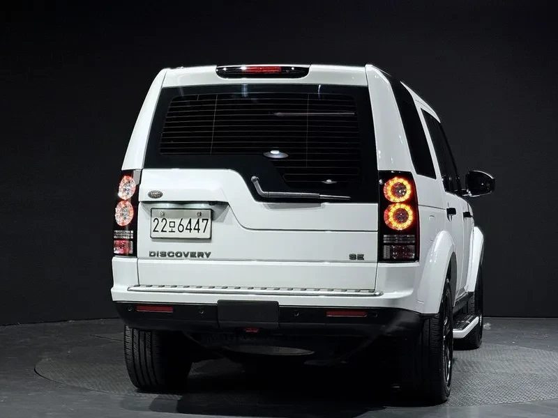 Land Rover Discovery 3.0 Sdv6 Se, снимка 4 - Автомобили и джипове - 56000674