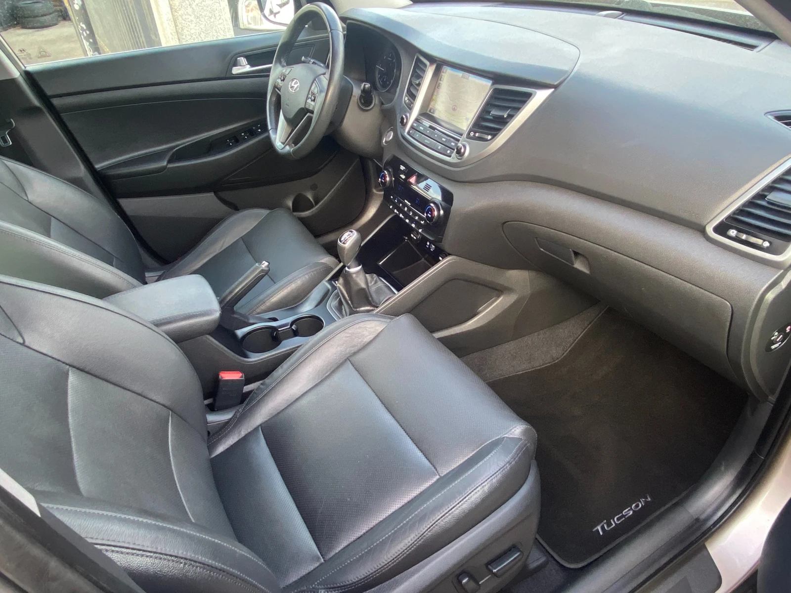 Hyundai Tucson 1.7CRDI-128000km-FULL-DIST-PANO-NAVI-LED-КОЖАEURO6 - изображение 9