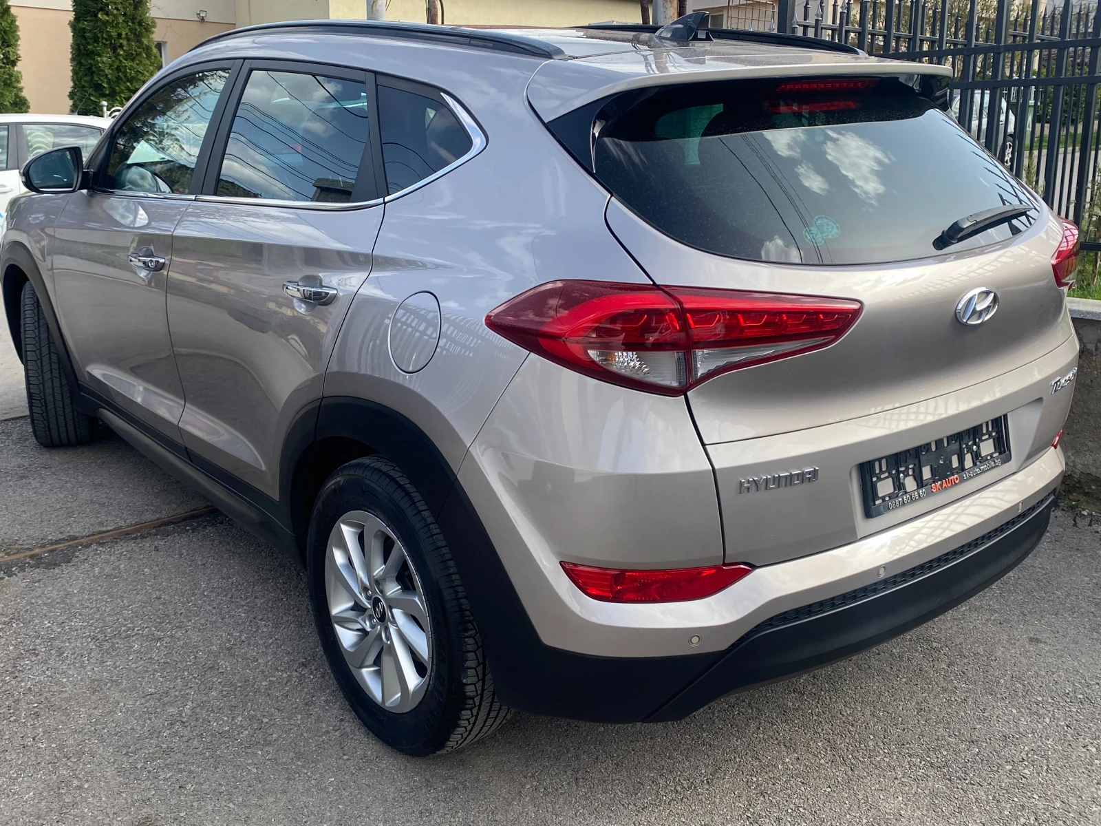 Hyundai Tucson 1.7CRDI-128000km-FULL-DIST-PANO-NAVI-LED-КОЖАEURO6 - изображение 4