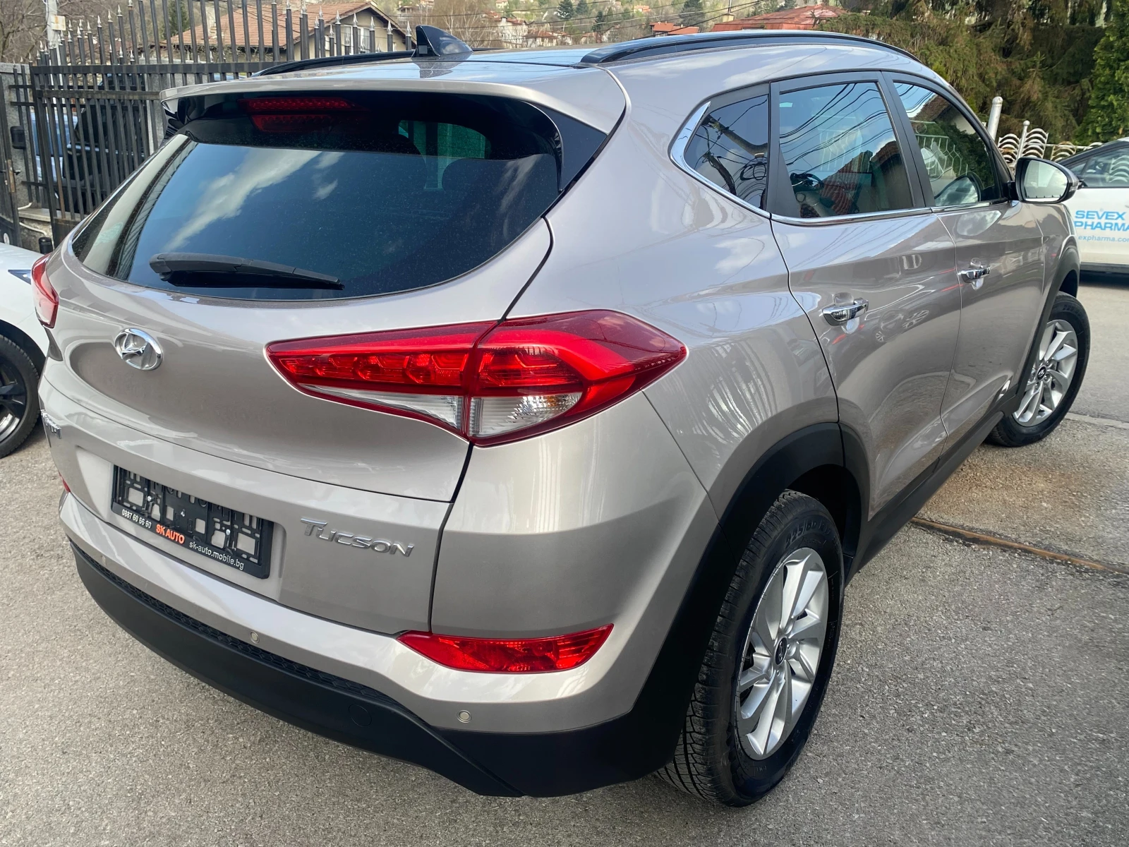 Hyundai Tucson 1.7CRDI-128000km-FULL-DIST-PANO-NAVI-LED-КОЖАEURO6 - изображение 6