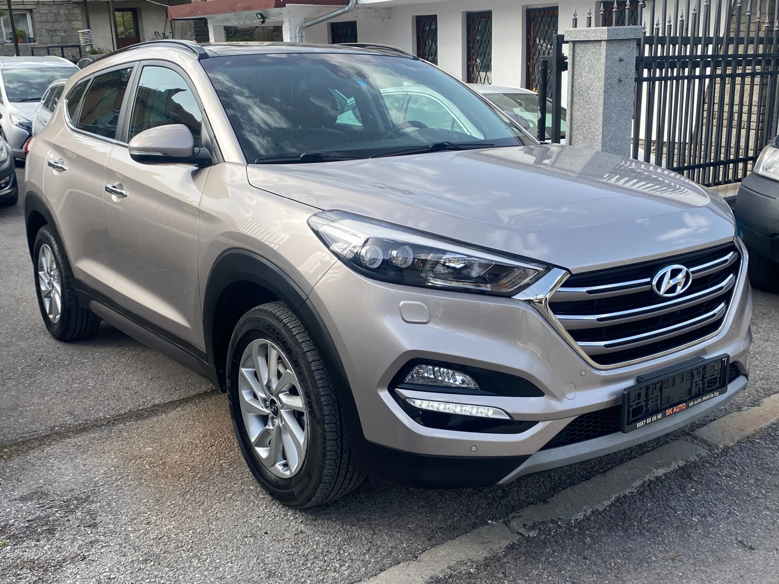 Hyundai Tucson 1.7CRDI-128000km-FULL-DIST-PANO-NAVI-LED-КОЖАEURO6 - изображение 3