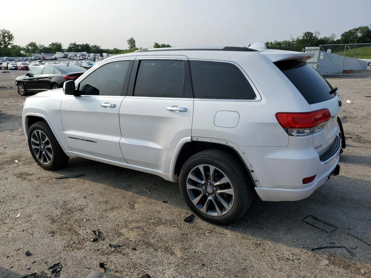Jeep Grand cherokee 2017 JEEP GRAND CHEROKEE OVERLAND - изображение 4