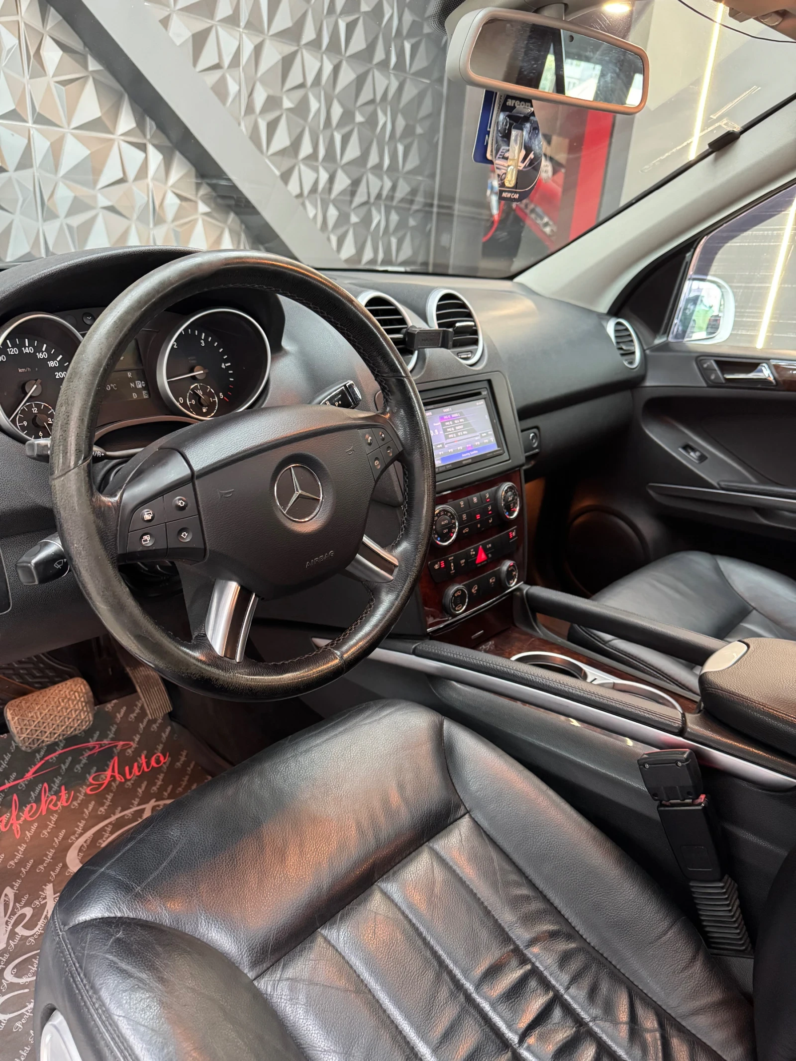 Mercedes-Benz ML 320 CDI * 4 MATIC * ШИБЕДАХ * КАМЕРА * OFF-ROAD Пакет  - изображение 7