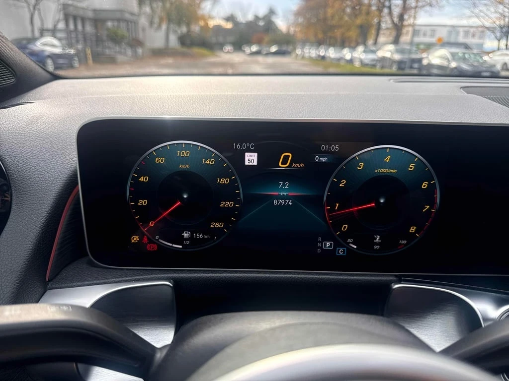 Mercedes-Benz GLB * 250 4MATIC SUV * CARFAX * БЕЗ ПЪРВОНАЧАЛНА ВНОСК - изображение 8