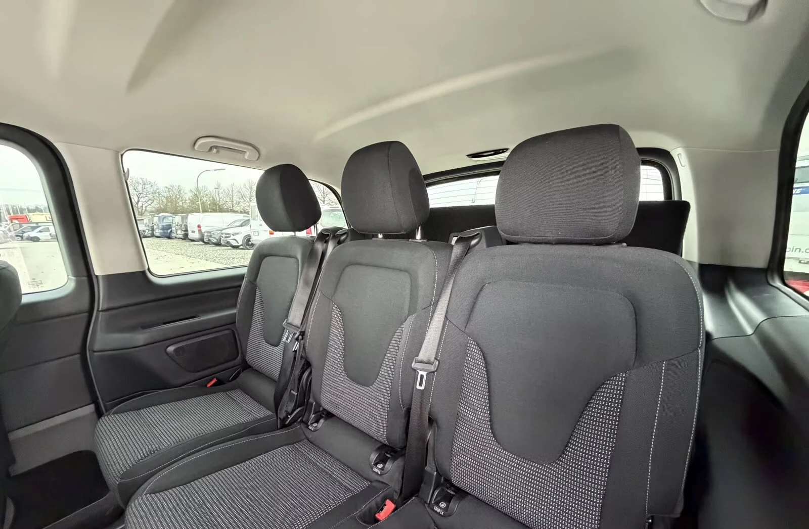 Mercedes-Benz EQV 300/L/204HP/7S/NAVI/360/LED/CPLAY/982g, снимка 11 - Автомобили и джипове - 53983855