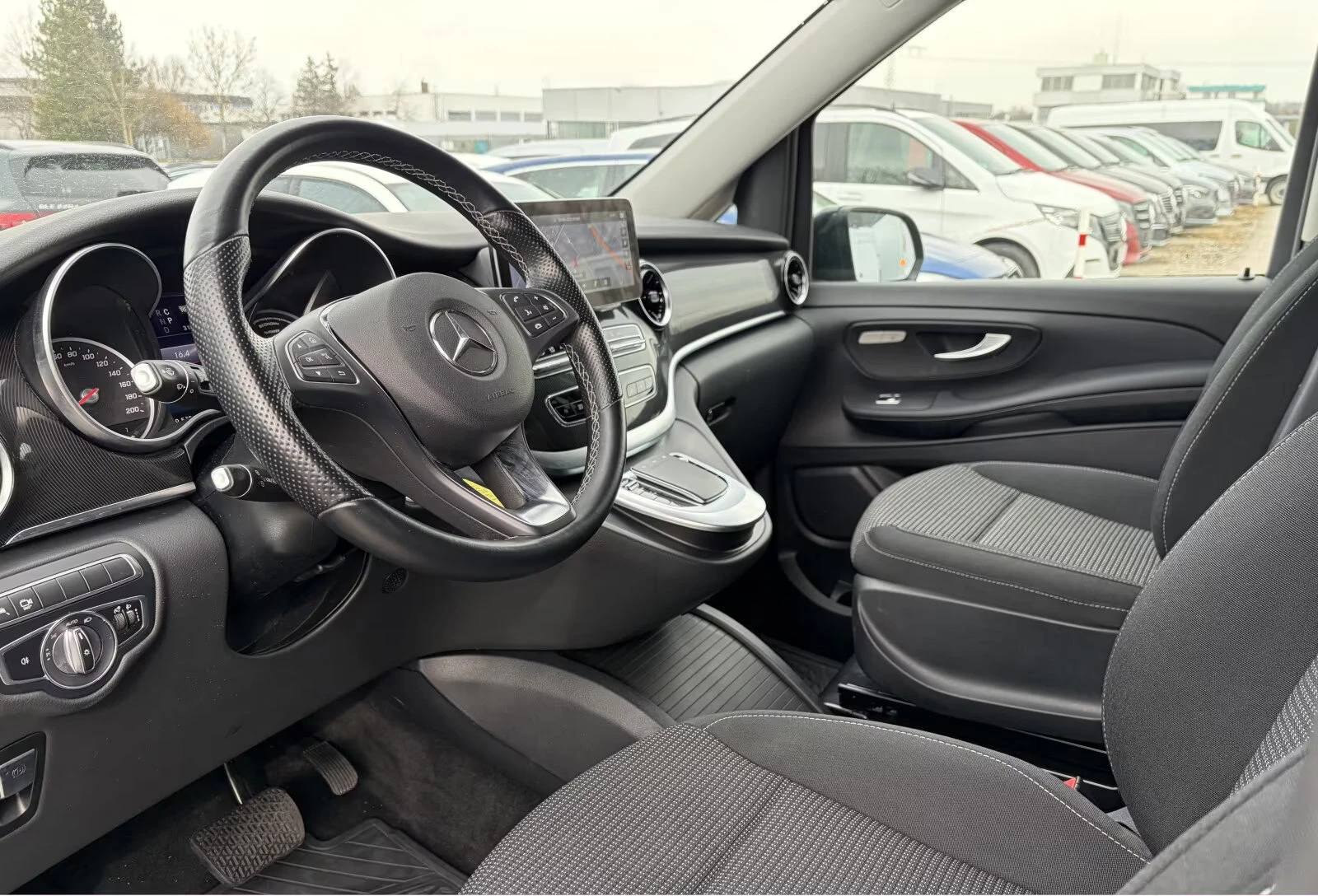 Mercedes-Benz EQV 300/L/204HP/7S/NAVI/360/LED/CPLAY/982g, снимка 7 - Автомобили и джипове - 53983855