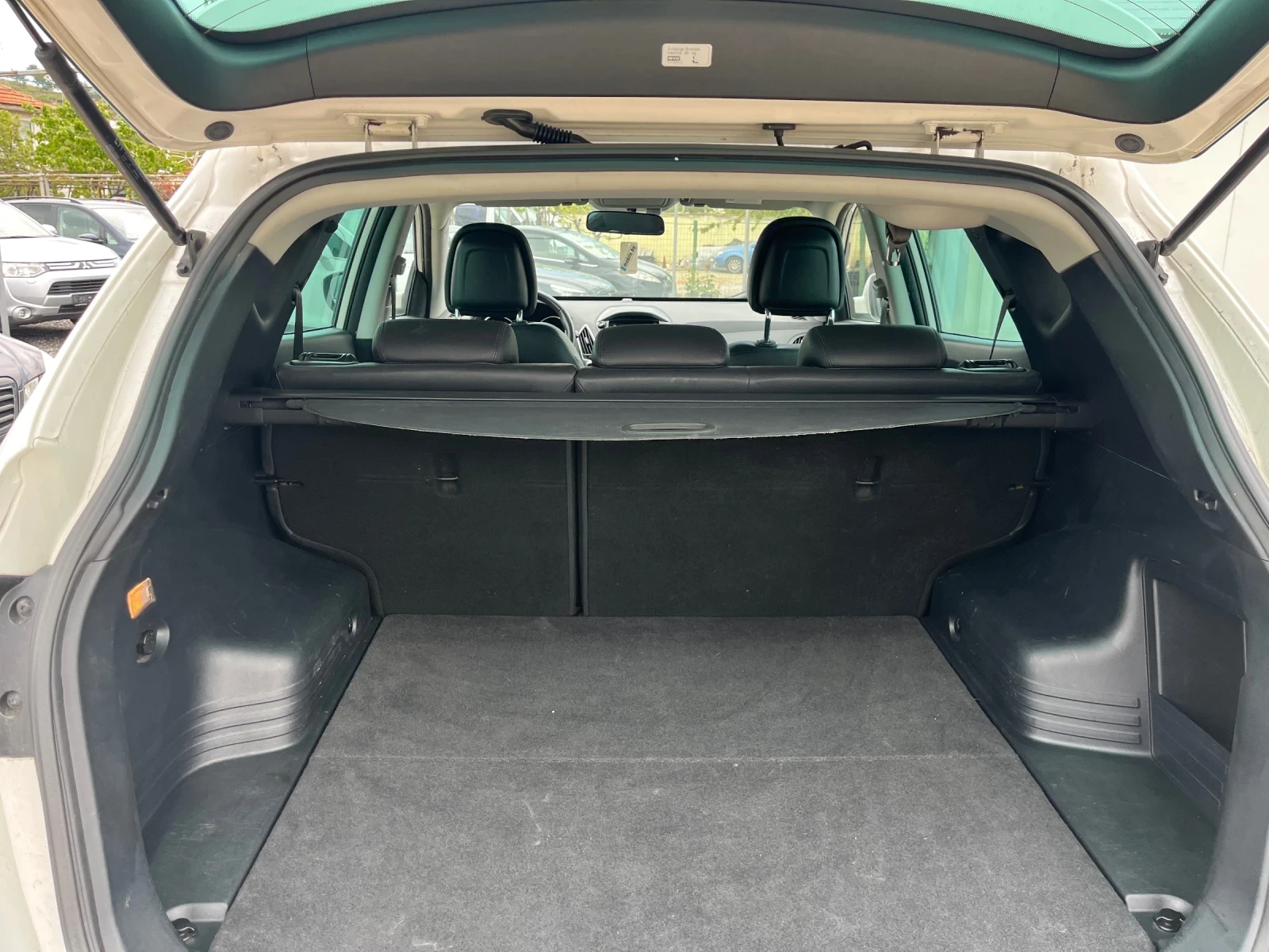 Hyundai IX35 2.0CRDI 4WD Platinum, снимка 16 - Автомобили и джипове - 54391125