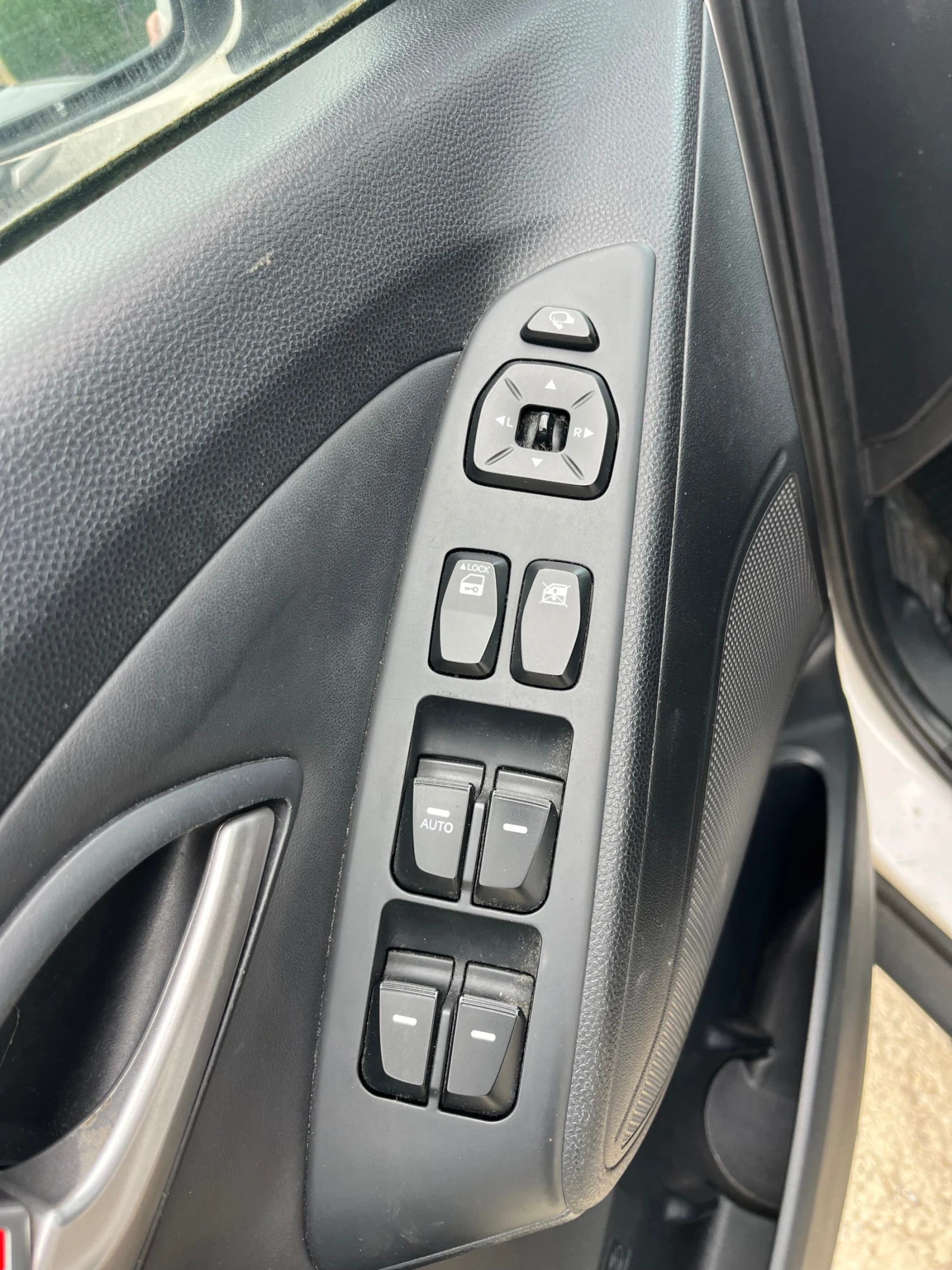 Hyundai IX35 2.0CRDI 4WD Platinum, снимка 10 - Автомобили и джипове - 54391125