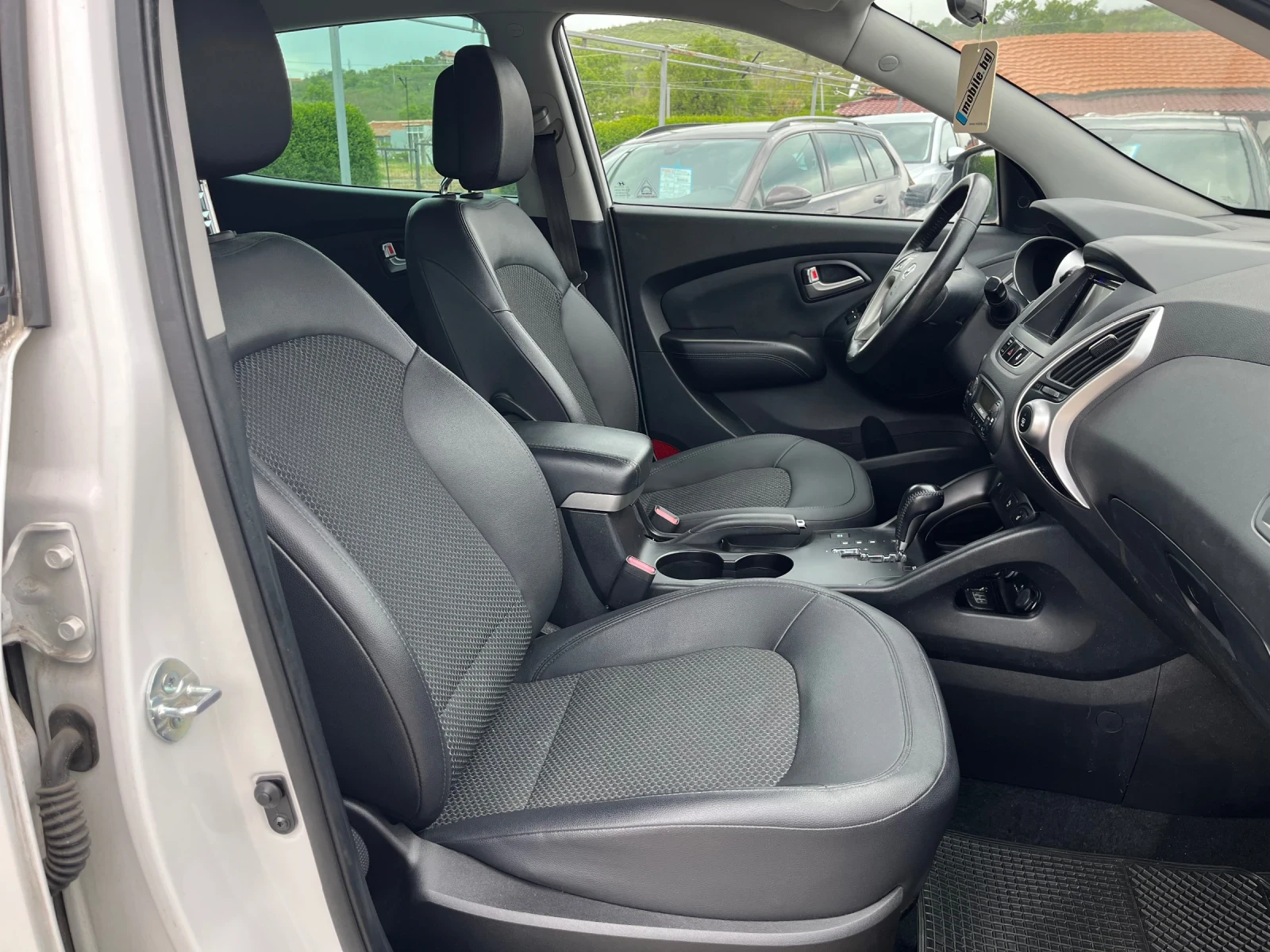 Hyundai IX35 2.0CRDI 4WD Platinum, снимка 14 - Автомобили и джипове - 54391125