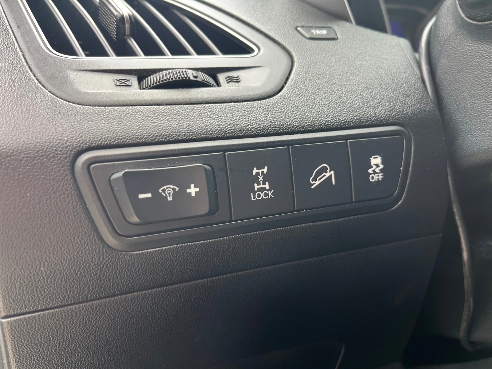 Hyundai IX35 2.0CRDI 4WD Platinum, снимка 13 - Автомобили и джипове - 54391125