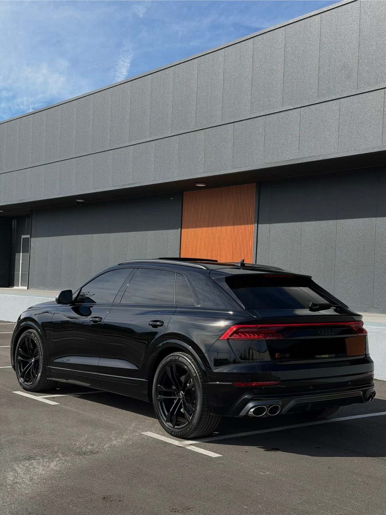 Audi SQ8 BLACK OPTIC / CARBON , снимка 4 - Автомобили и джипове - 56520613