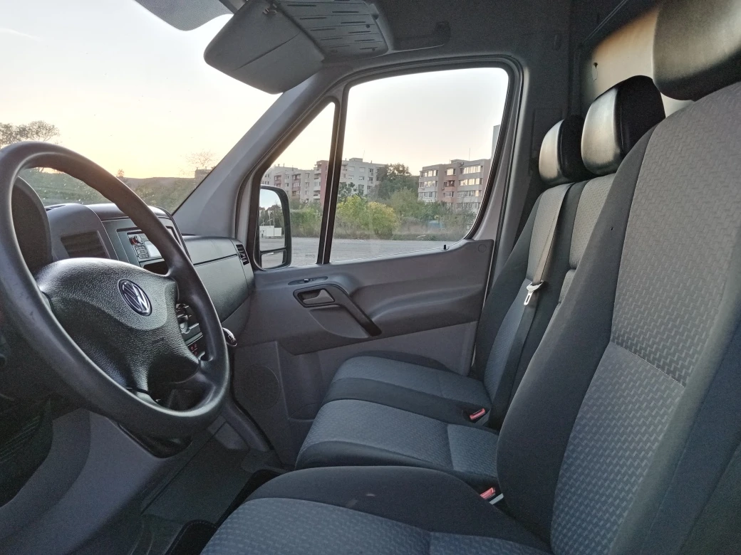 VW Crafter Макси база, снимка 12 - Бусове и автобуси - 54716979