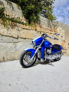 Suzuki Boulevard