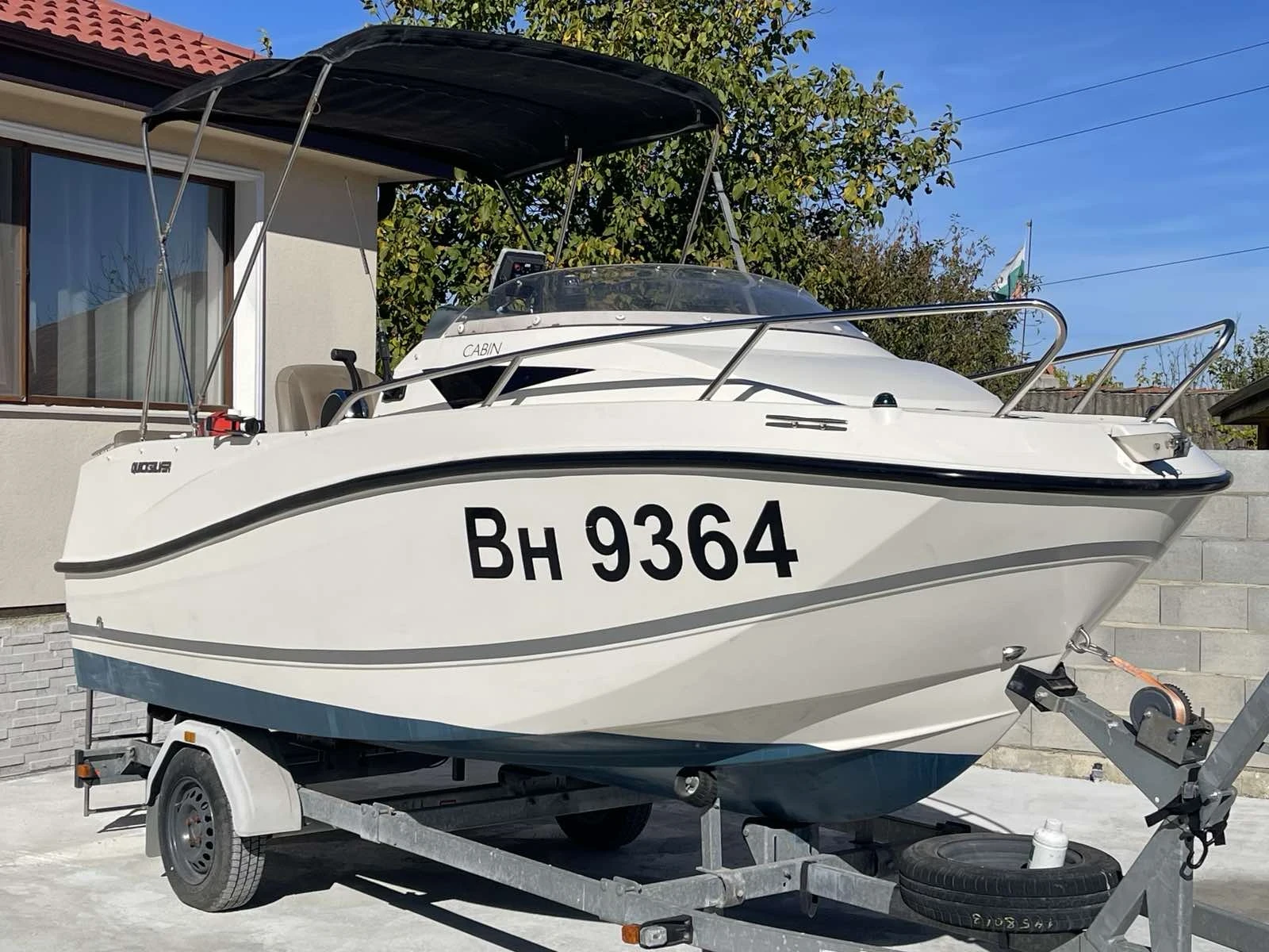 Моторна яхта Quicksilver 445 Cabin, снимка 3 - Воден транспорт - 53927322