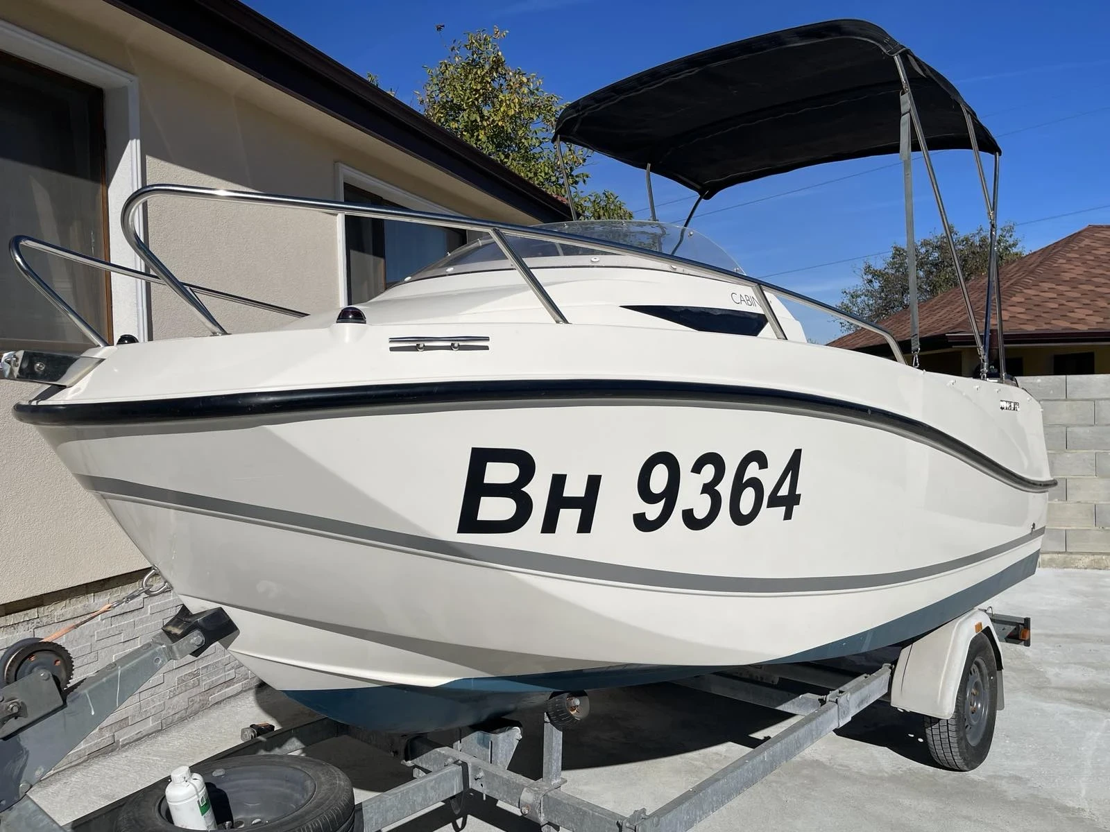 Моторна яхта Quicksilver 445 Cabin