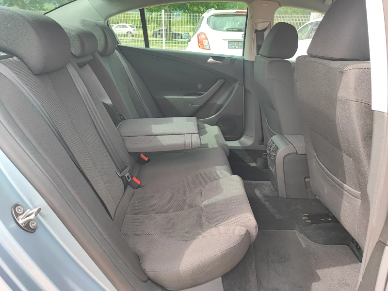 VW Passat КАТО НОВА, снимка 16 - Автомобили и джипове - 50486774