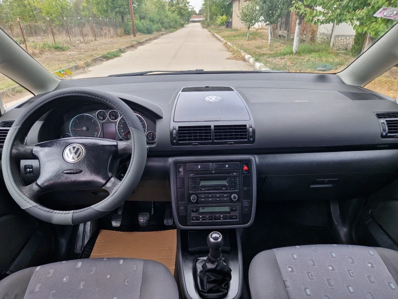 VW Sharan 1.9 TDI 7места, снимка 12 - Автомобили и джипове - 52124071