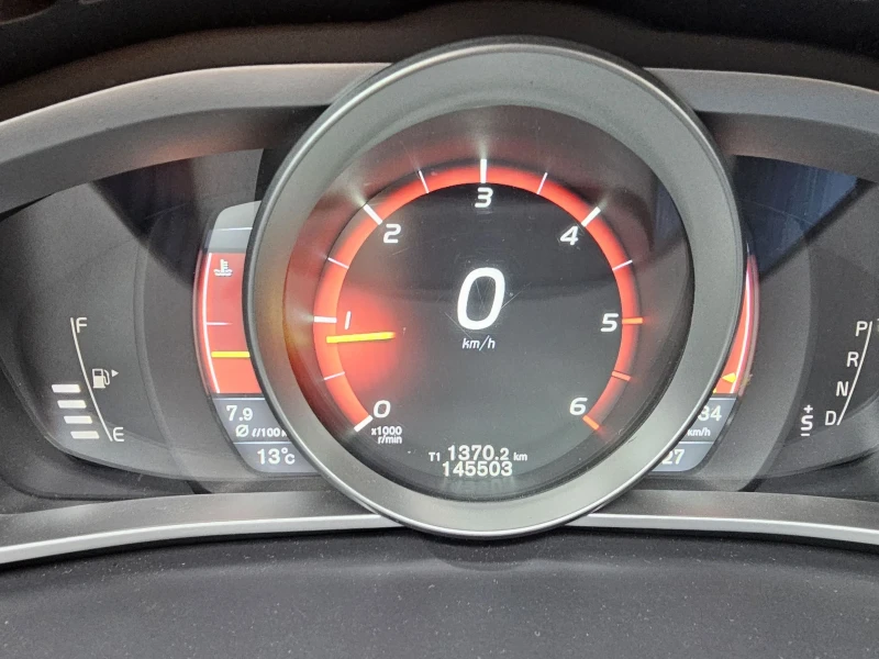 Volvo V40 D3, снимка 15 - Автомобили и джипове - 52795126