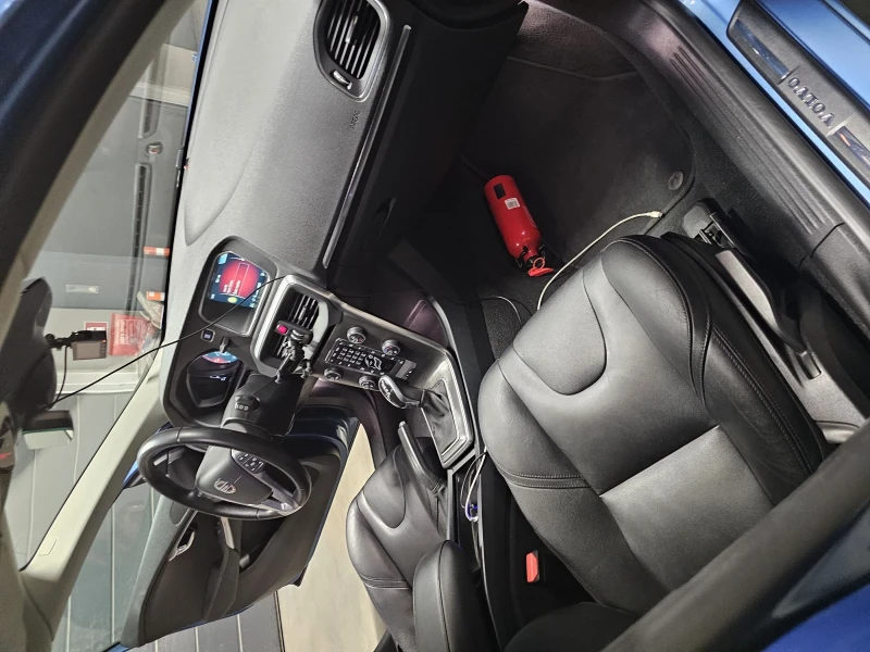 Volvo V40 D3, снимка 12 - Автомобили и джипове - 52795126