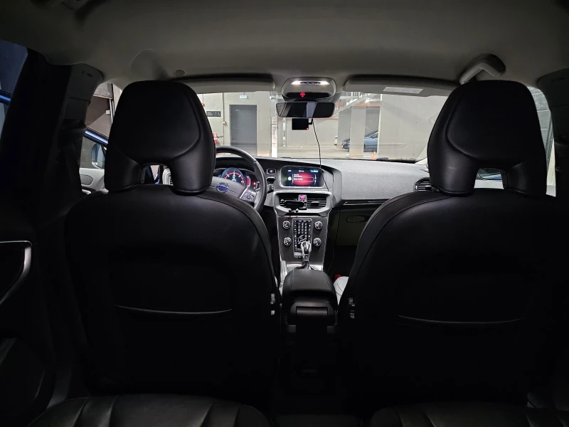 Volvo V40 D3, снимка 10 - Автомобили и джипове - 52795126