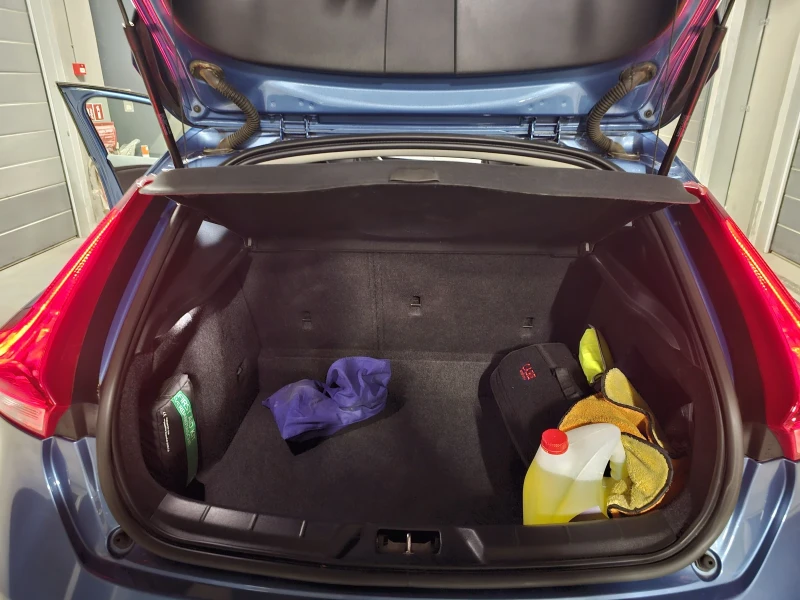 Volvo V40 D3, снимка 9 - Автомобили и джипове - 52795126