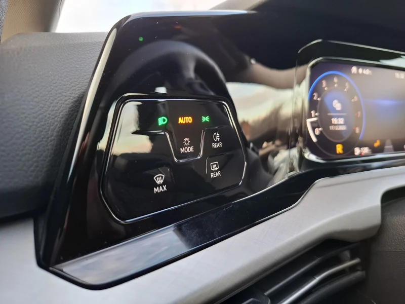 VW Golf, снимка 11 - Автомобили и джипове - 52834536