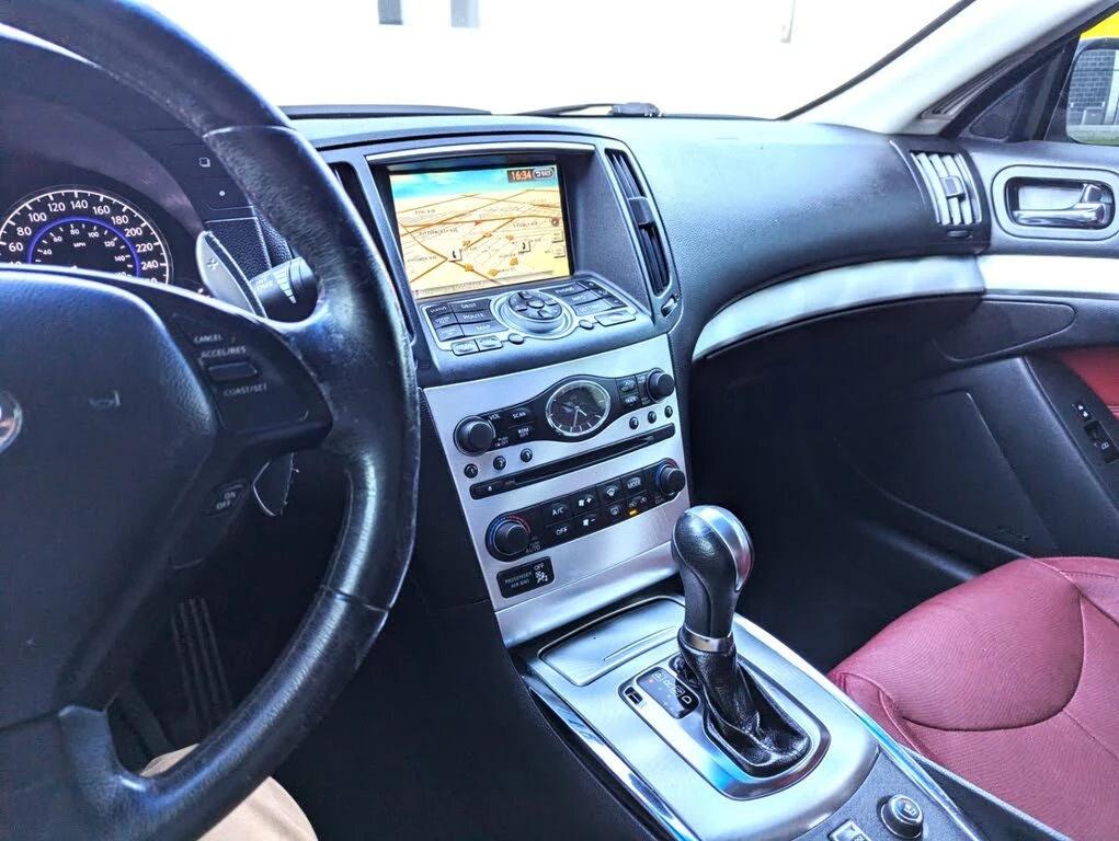 Infiniti G37, снимка 12 - Автомобили и джипове - 53780632