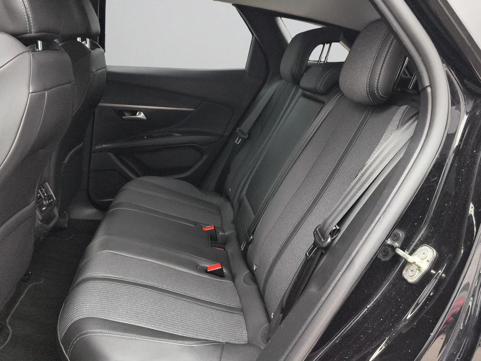 Peugeot 3008 ALLURE 1.5 BlueHDi 130 S&S EAT8 E6 // 2206R17, снимка 12 - Автомобили и джипове - 54072028