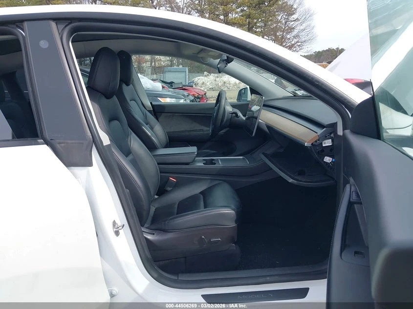 Tesla Model Y Standard Range Rear-Wheel Drive, снимка 5 - Автомобили и джипове - 54242274