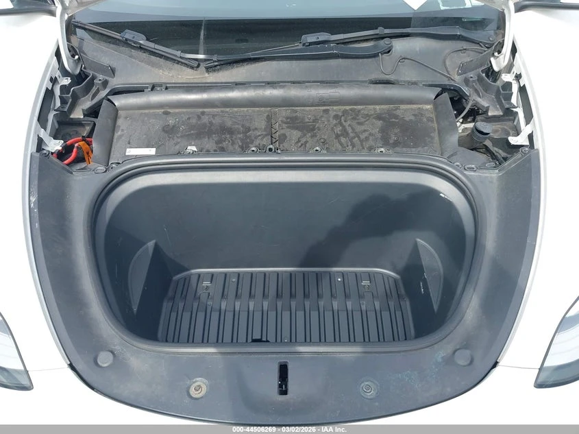 Tesla Model Y Standard Range Rear-Wheel Drive, снимка 10 - Автомобили и джипове - 54242274