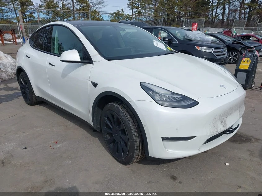 Tesla Model Y Standard Range Rear-Wheel Drive