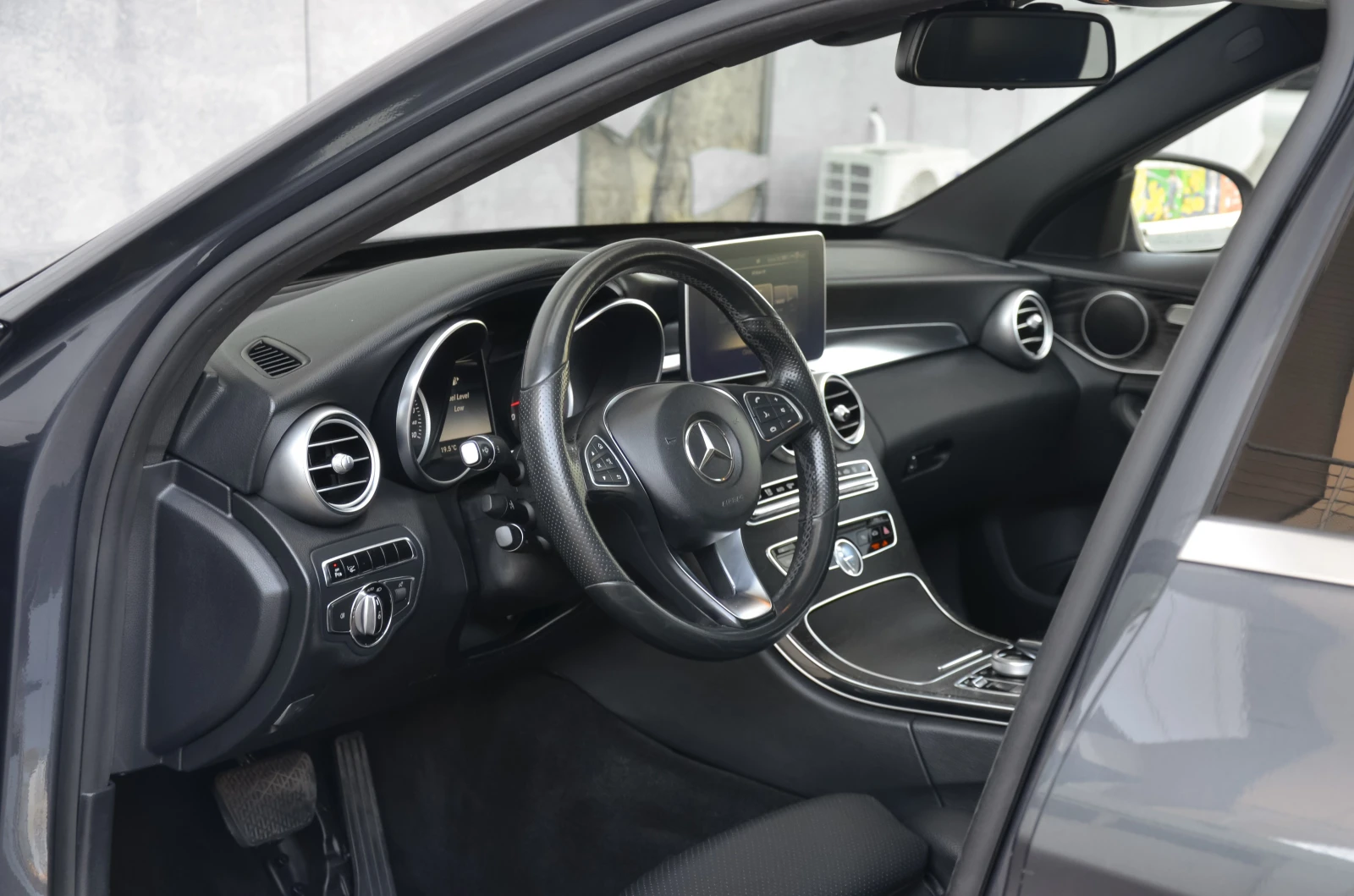 Mercedes-Benz C 300 AMG Line, снимка 10 - Автомобили и джипове - 54363931