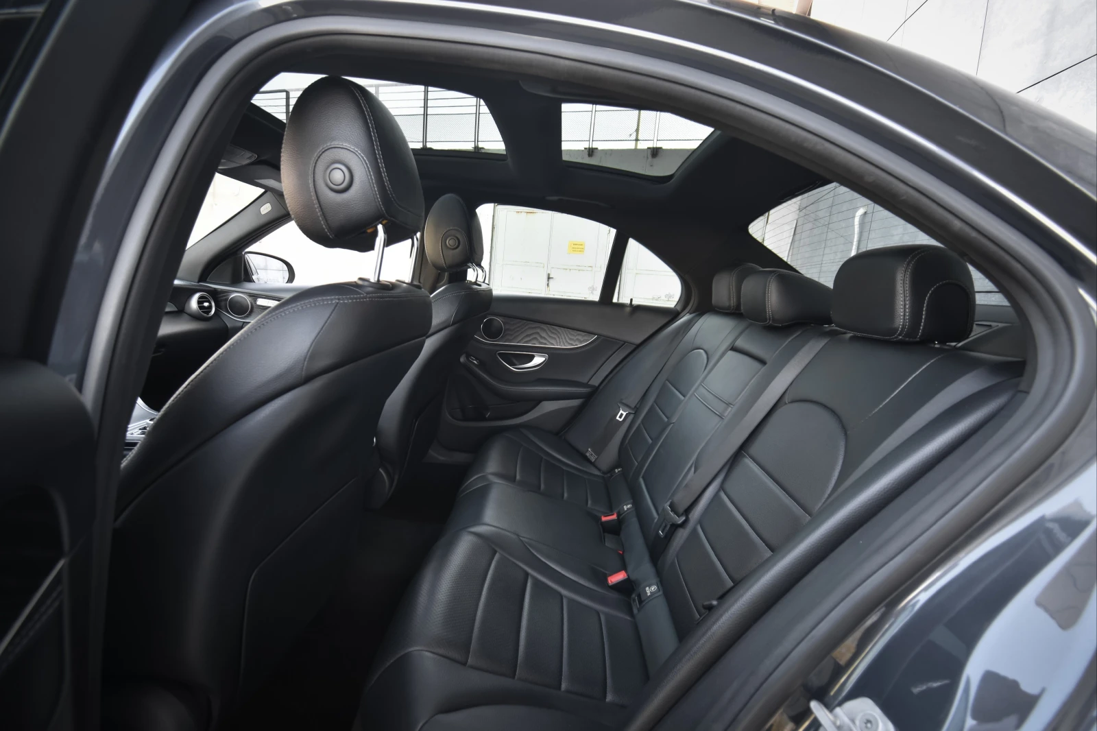 Mercedes-Benz C 300 AMG Line, снимка 12 - Автомобили и джипове - 54363931