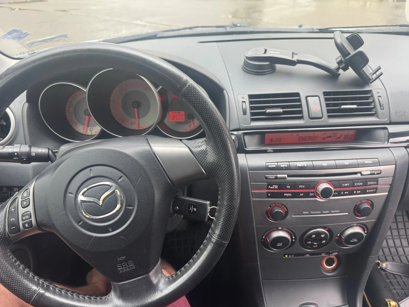 Mazda 3 1.6 i, снимка 14 - Автомобили и джипове - 54653234