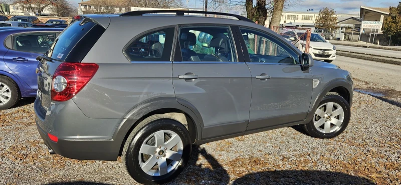 Chevrolet Captiva 2.4i* 7-местна, снимка 10 - Автомобили и джипове - 48268051