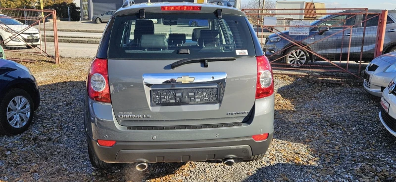 Chevrolet Captiva 2.4i* 7-местна, снимка 6 - Автомобили и джипове - 48268051