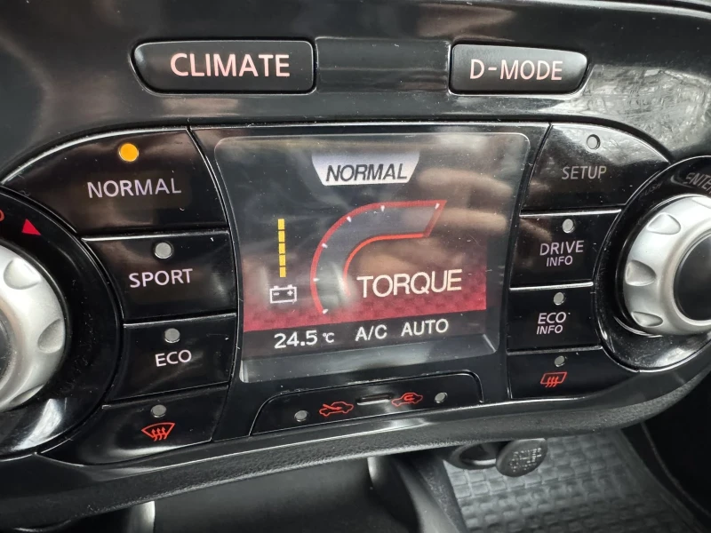 Nissan Juke 1.6 DIG TURBO, снимка 16 - Автомобили и джипове - 52655313