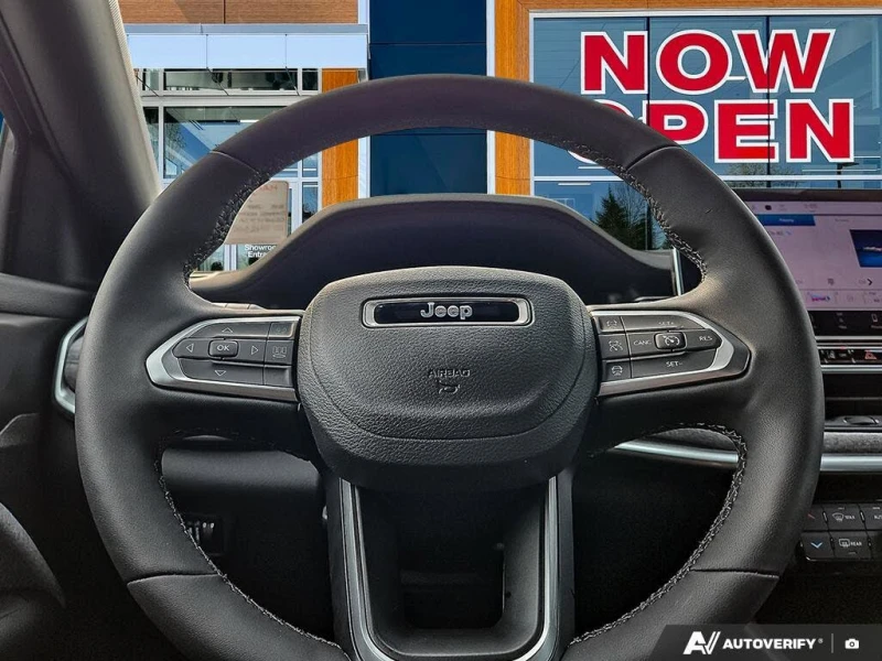 Jeep Compass North AWD* АвтоКредит* (ЦЕНА ДО БЪЛГАРИЯ), снимка 9 - Автомобили и джипове - 53328359